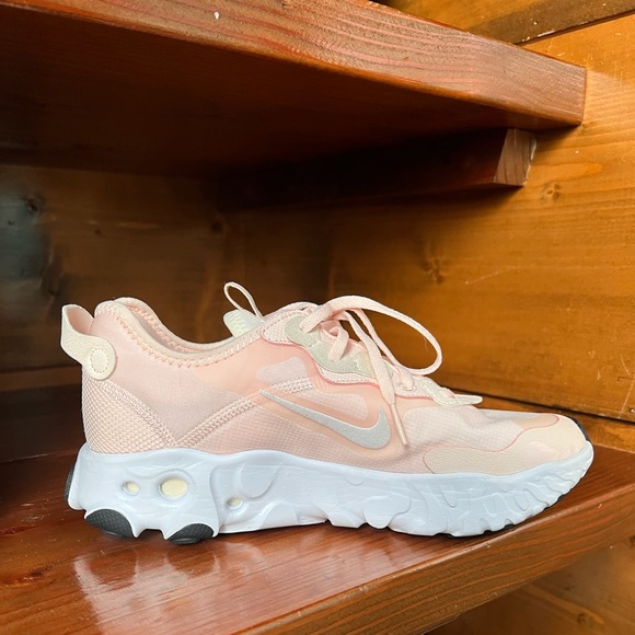 Women’s Nike Art3mis Shoes - Picture 5 of 7